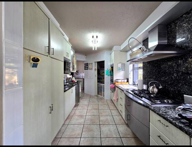 5 BEDROOM HOUSE FOR SALE IN MEYERSDAL